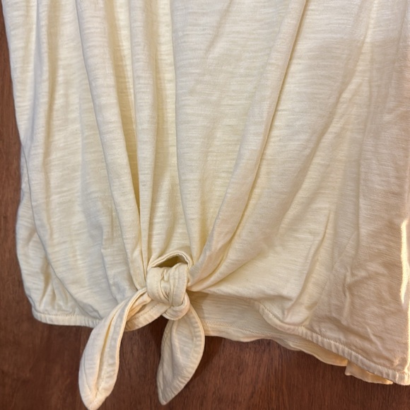 Cute yellow XXL Henley Style tank ties at bottom - Picture 2 of 6